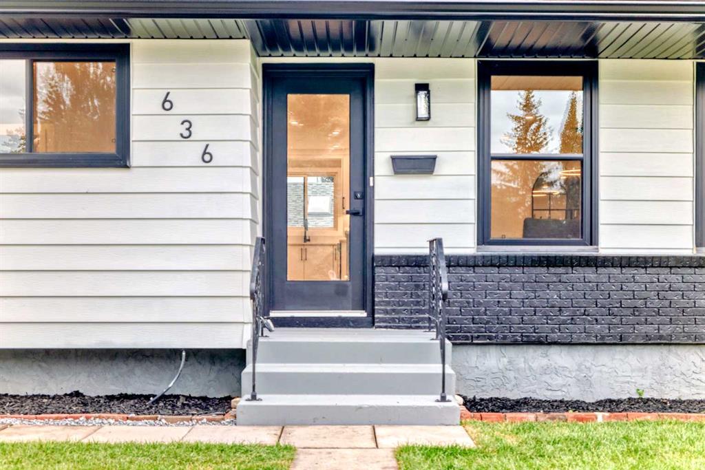 Fourth View of 636 Cedarille Way SW, Cedarbrae, Calgary, Alberta, T2W 2G7