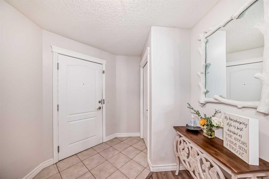 Third View of 205, 735 56 Avenue SW, Windsor Park, Calgary, Alberta, T2V 0G9