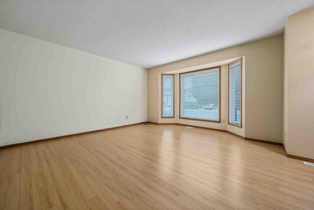 Fifth View of 83 Stapeford Crescent SE, SE Southridge, Medicine Hat, Alberta, T1B3Y9