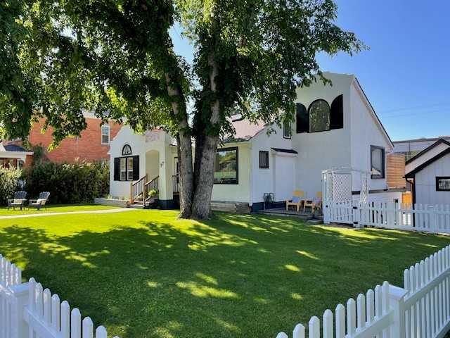 37 Elma Street W, A2242439, Alberta,
