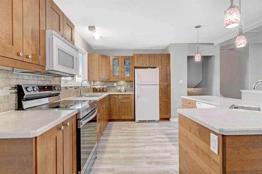 Third View of 9402 70 Avenue , South Patterson Place, Grande Prairie, Alberta, T8V 5W8