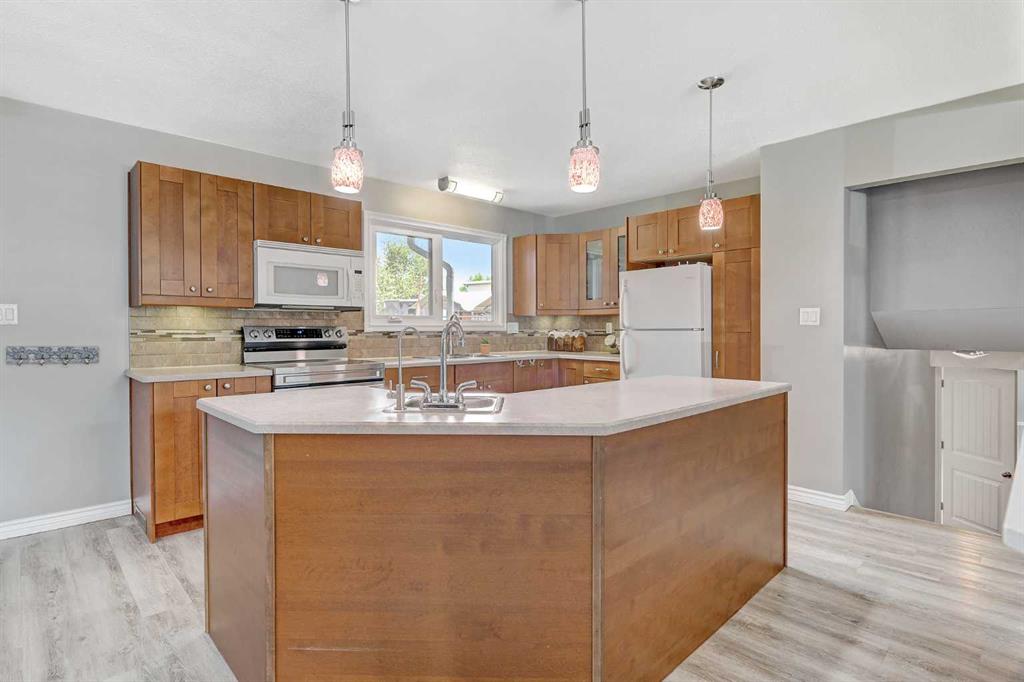 Fourth View of 9402 70 Avenue , South Patterson Place, Grande Prairie, Alberta, T8V 5W8