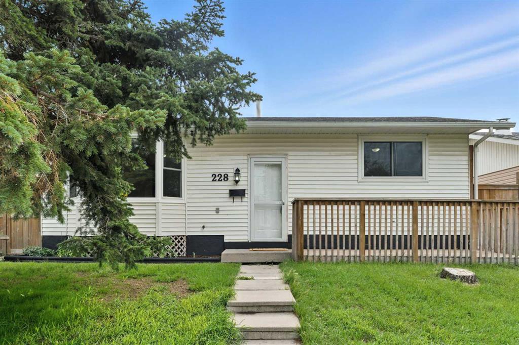 228 Penswood Way SE, A2242490, Alberta,