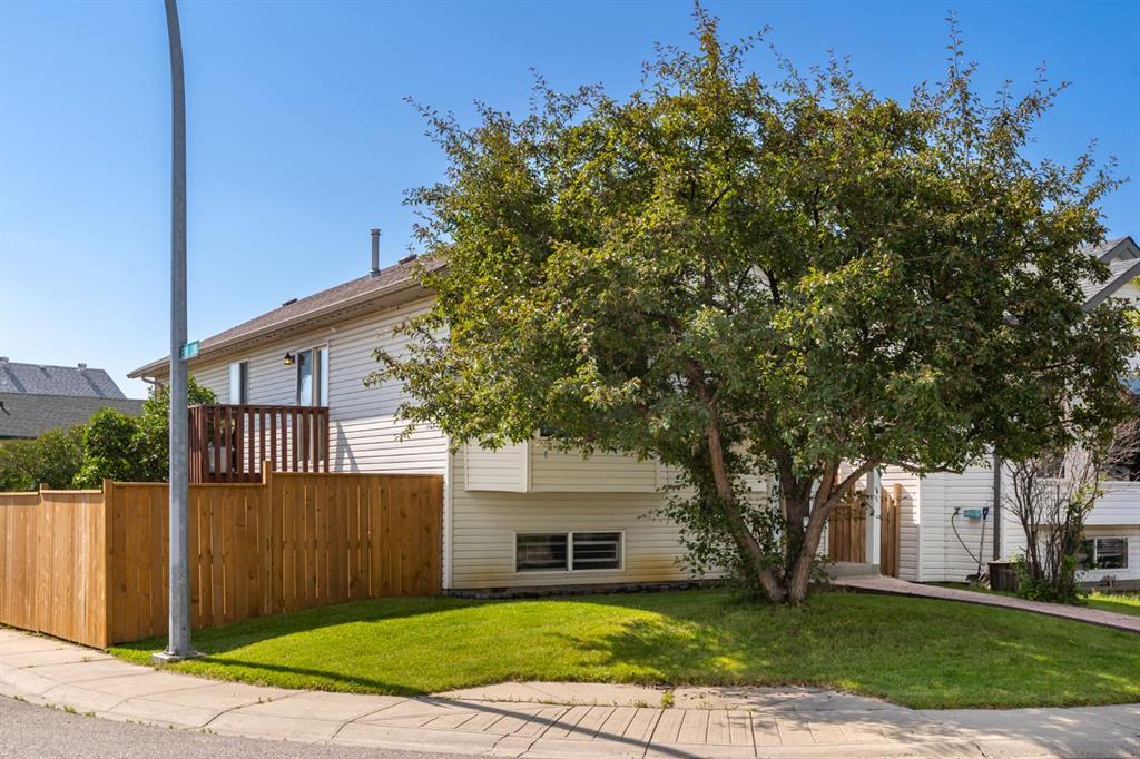65 Erin Circle SE, A2242571, Alberta,