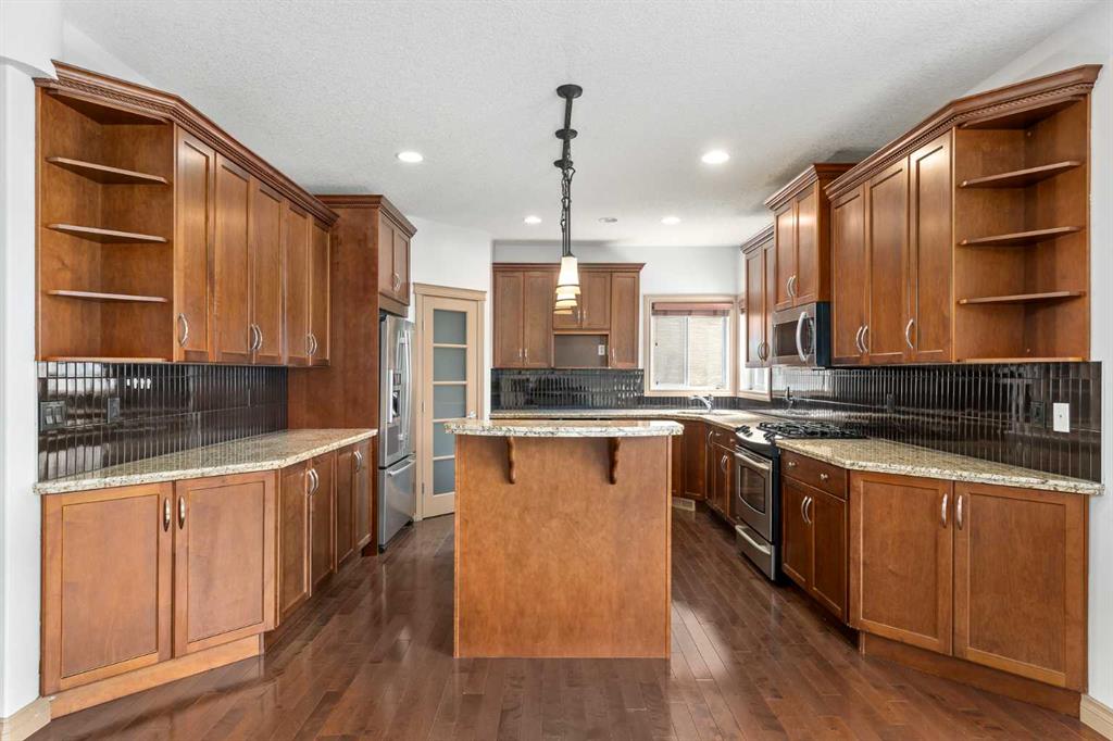 Third View of 27 Royal Ridge Manor NW, Royal Oak, Calgary, Alberta, T3G 5Z1