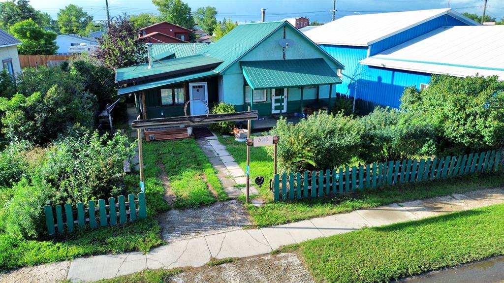 306 Railway Avenue W, A2243004, Alberta,