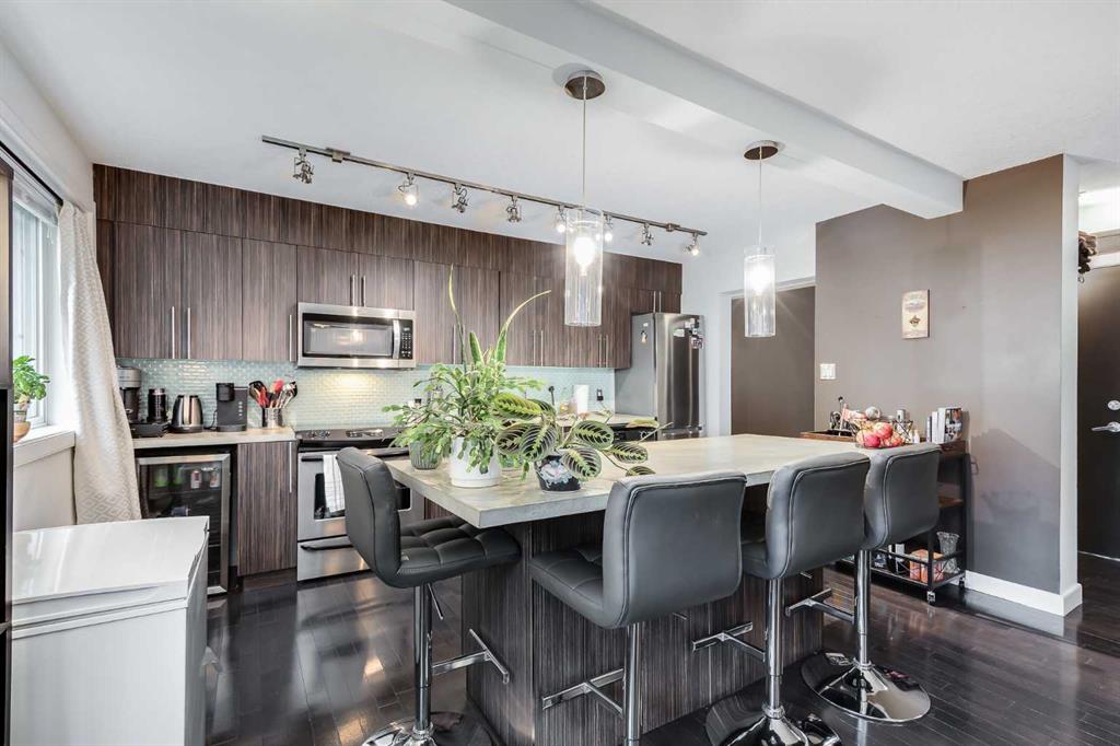 Second View of 207, 1904 10 Street SW, Lower Mount Royal, Calgary, Alberta, T2T 3G1