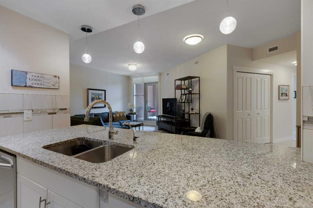 109, 32 Varsity Estates Circle NW, A2243108, Alberta,