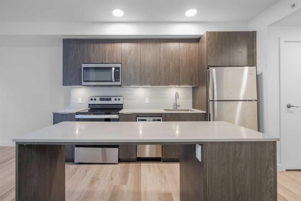 203, 123 4 Street NE, A2243162, Alberta,