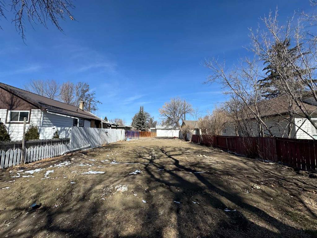 1607 3 Avenue N, A2243433, Alberta,