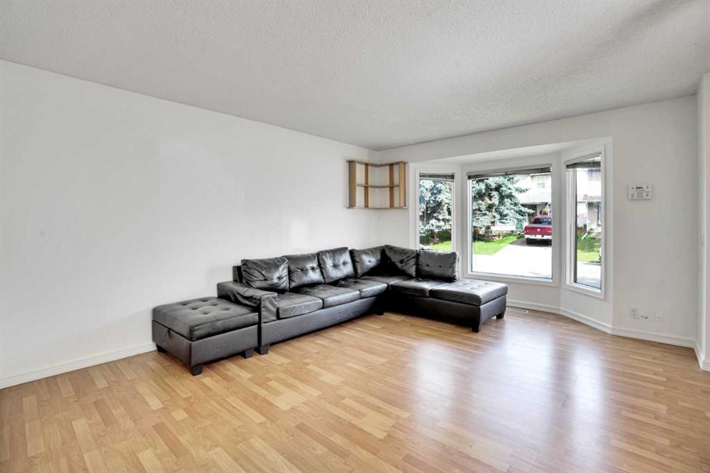 Fifth View of 18 Erin Ridge Road SE, Erin Woods, Calgary, Alberta, T2B 2W8