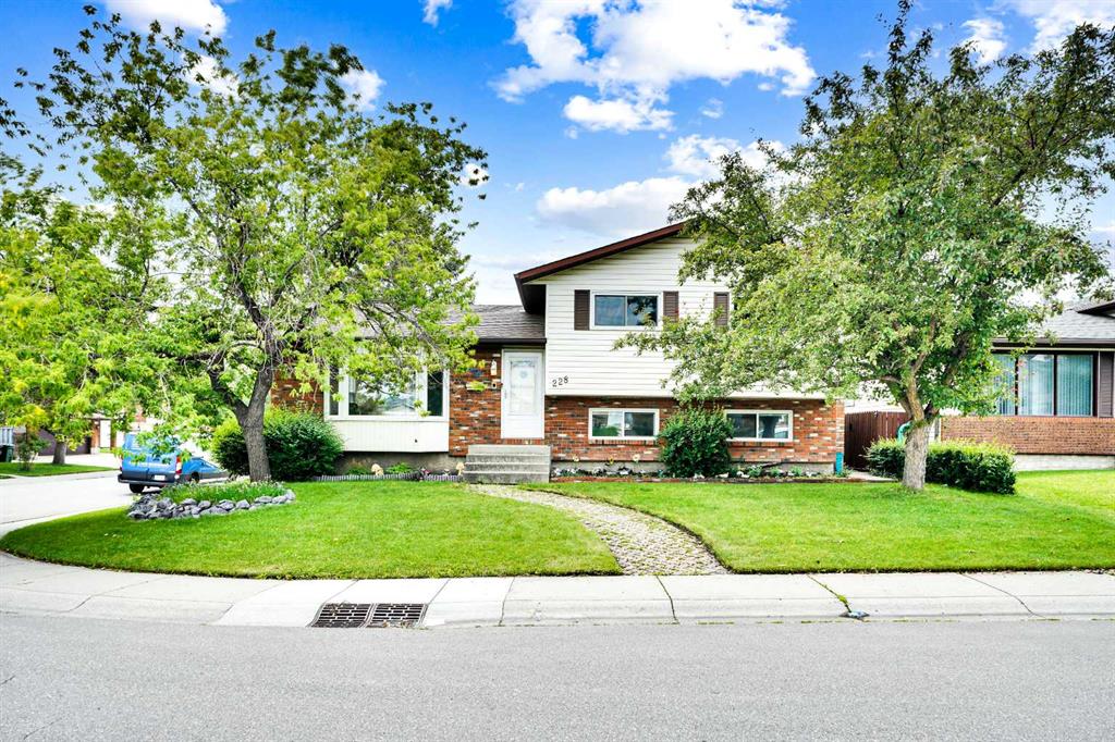 228 Rundlemere Road NE, A2243493, Alberta,