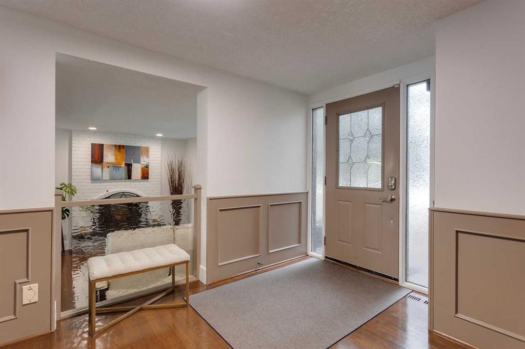 Third View of 40 Oakmount Way SW, Oakridge, Calgary, Alberta, T2V 4Y1
