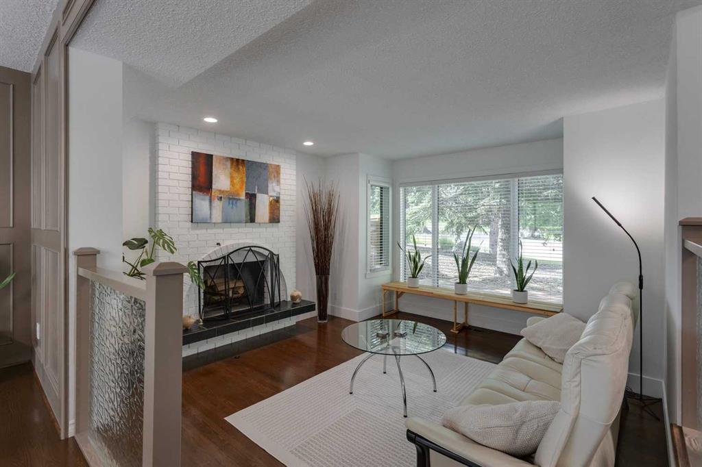 Fifth View of 40 Oakmount Way SW, Oakridge, Calgary, Alberta, T2V 4Y1