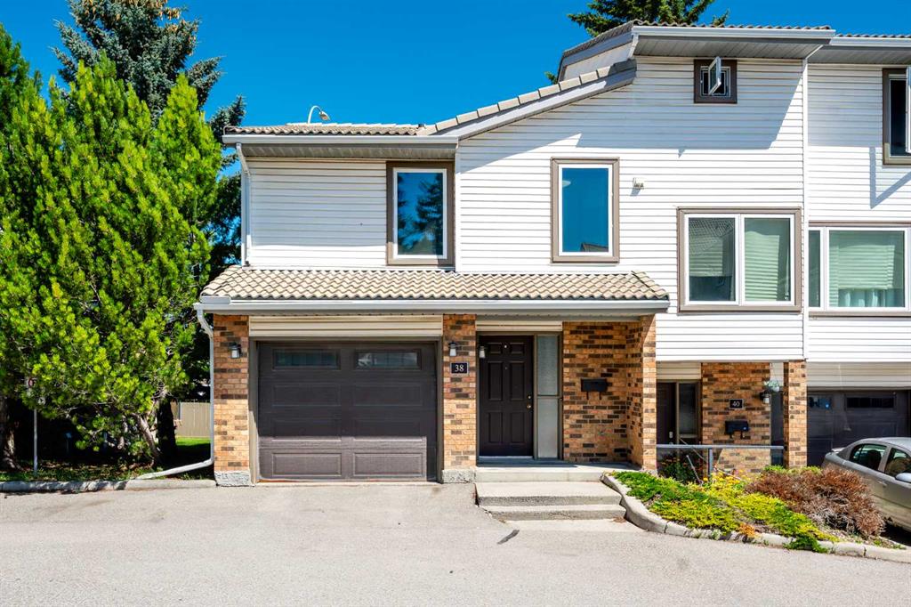 38 Coachway Gardens SW, A2243586, Alberta,