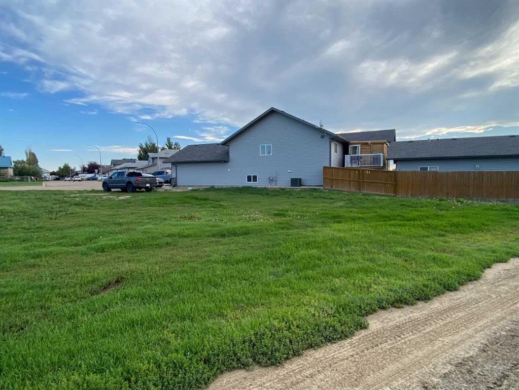 79 Upland Manor W, A2243632, Alberta,