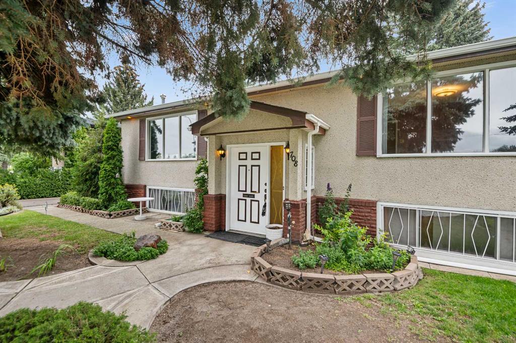 Third View of 708 Foritana Road SE, Forest Heights, Calgary, Alberta, T2A 2C1