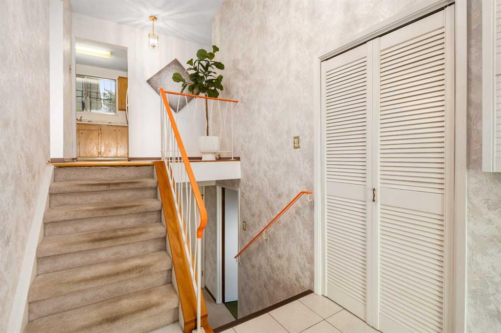 Fifth View of 708 Foritana Road SE, Forest Heights, Calgary, Alberta, T2A 2C1