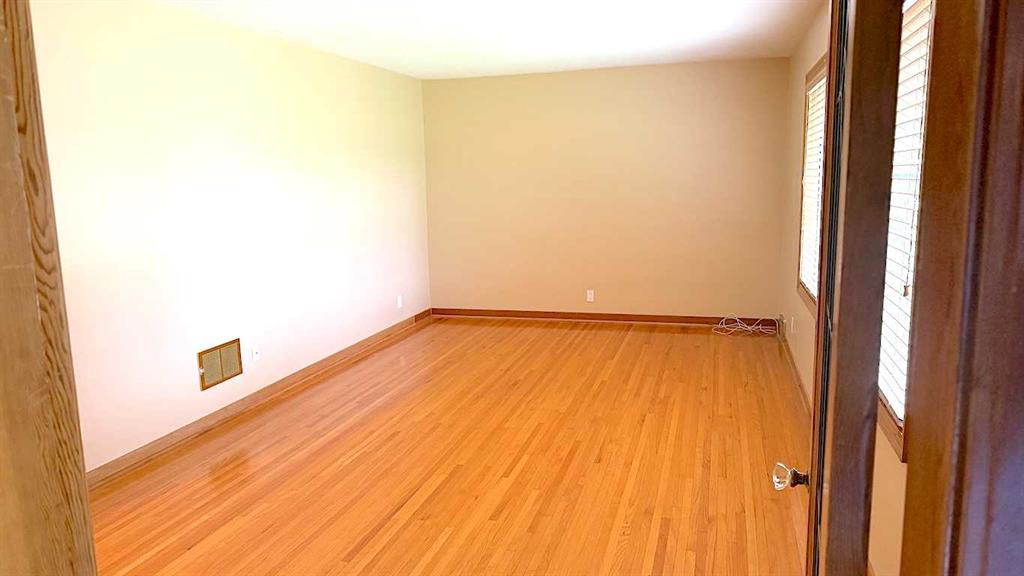 Fourth View of 720 34 Street NW, Parkdale, Calgary, Alberta, T2N 2X9