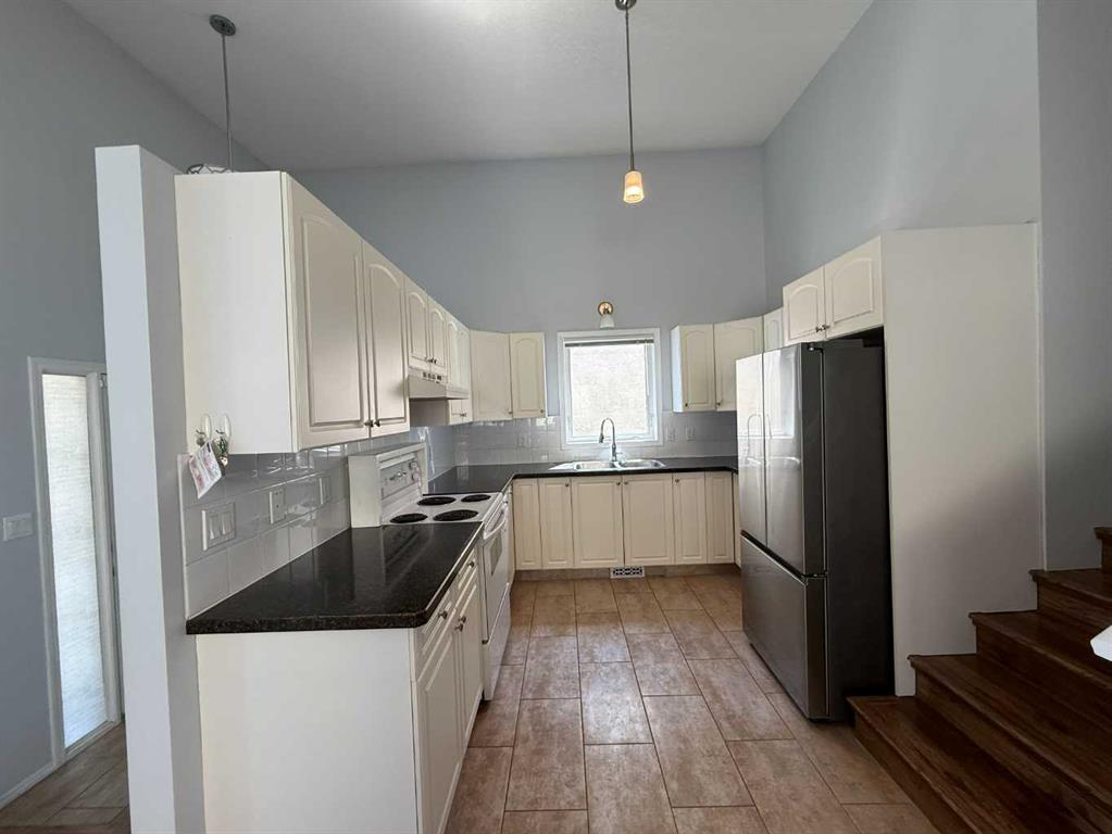 Third View of 86 Assiniboia Way W, Indian Battle Heights, Lethbridge, Alberta, T1K 6X3