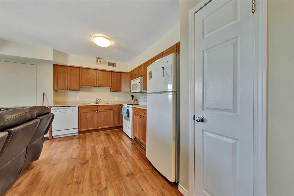 Fifth View of 303, 1804 48 Avenue , Wallacefield, Lloydminster, Saskatchewan, S9V 1K2