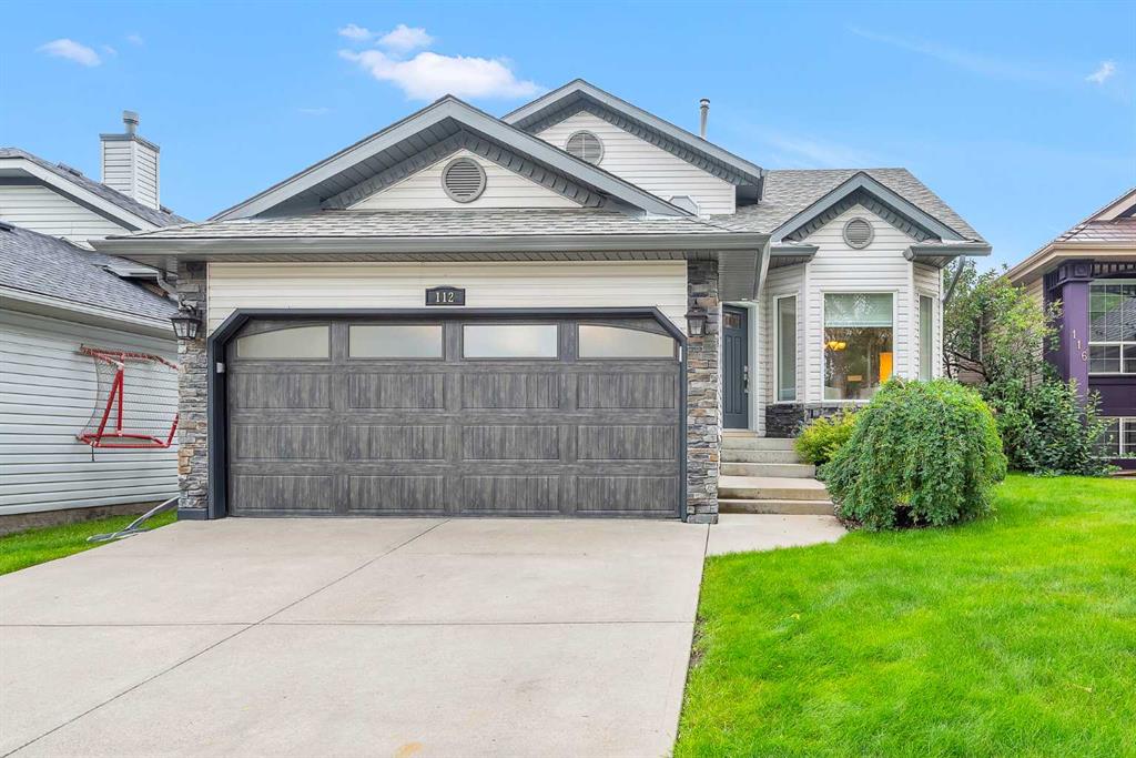 112 Douglas Glen Mews SE, A2244128, Alberta,