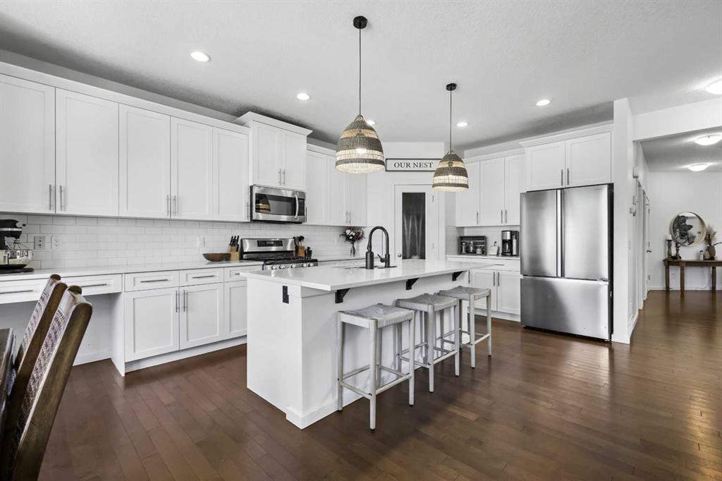Fifth View of 213 Heritage Boulevard , Heritage Hills, Cochrane, Alberta, T4C 0S6