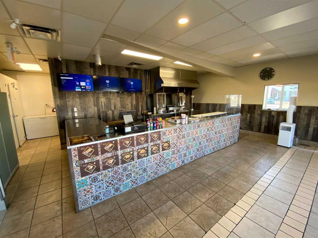636 2nd Street W, A2244231, Alberta,