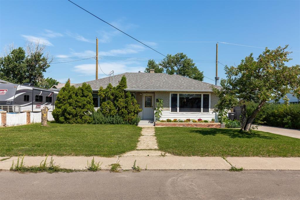 235 17 Street , A2244247, Alberta,