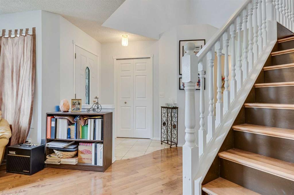 Third View of 192 Douglas Ridge Green SE, Douglasdale/Glen, Calgary, Alberta, T2Z 2T4