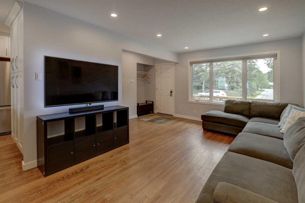 Fourth View of 3803 19 Street NW, Charleswood, Calgary, Alberta, T2L 2B3