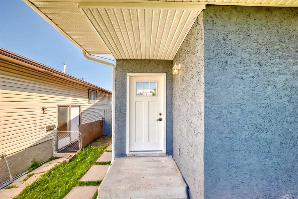 Third View of 8428 Berkley Road NW, Beddington Heights, Calgary, Alberta, T3K 1B4