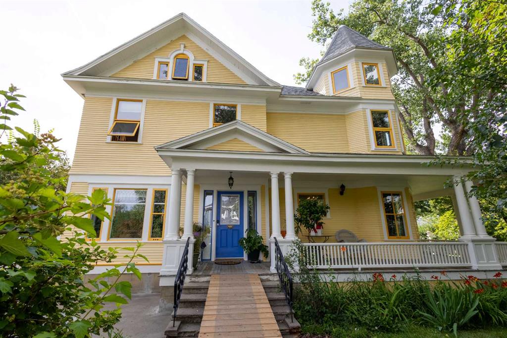 Third View of 702 11 Street S, London Road, Lethbridge, Alberta, T1J 2P4