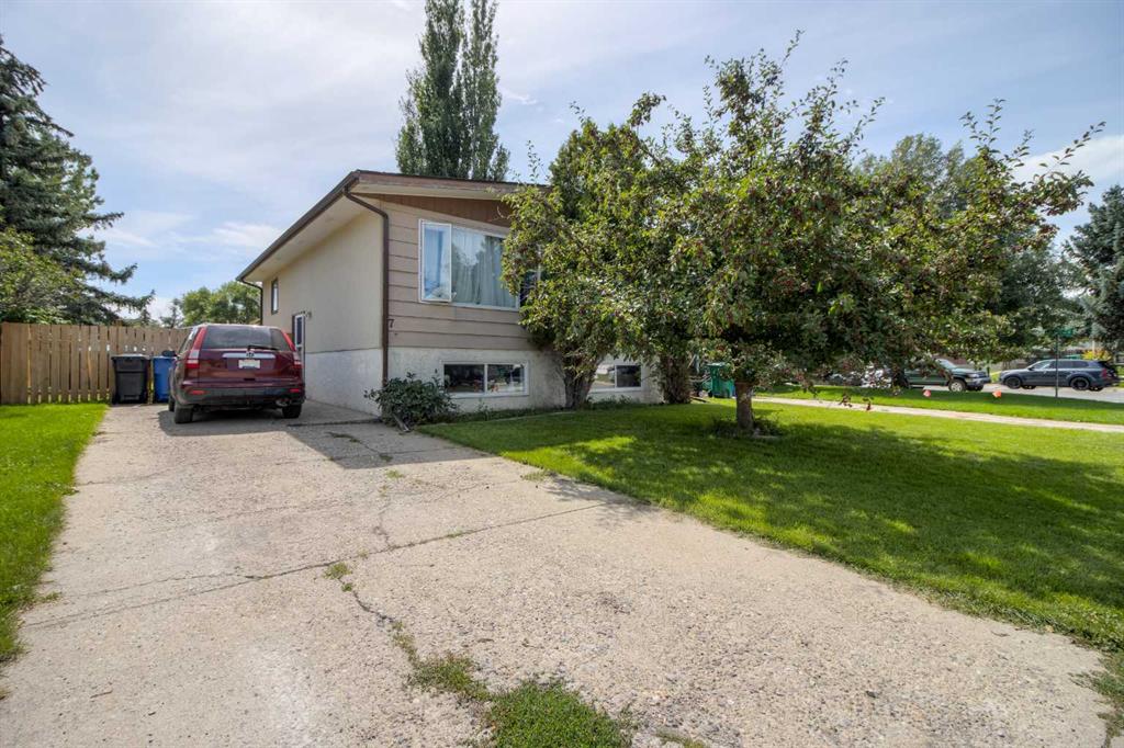 Third View of 7 Cayuga Place W, Indian Battle Heights, Lethbridge, Alberta, T1K5J1