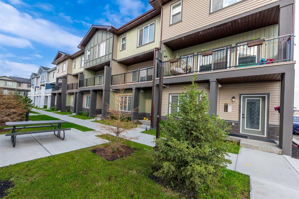 503 Corner Meadows Square NE, A2244953, Alberta,