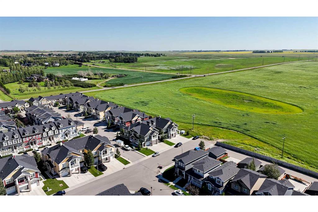 602, 2400 Ravenswood View SE, A2245060, Alberta,