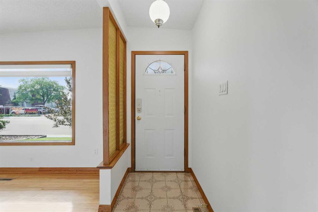 Fourth View of 2128 8 Avenue NE, Mayland Heights, Calgary, Alberta, T2E0T6