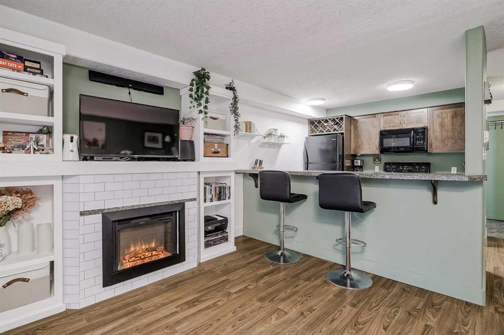 208, 355 5 Avenue NE, A2245860, Alberta,