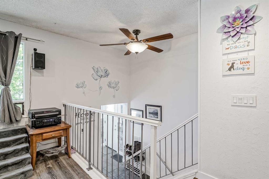 Fifth View of 563 Deerpath Court SE, Deer Ridge, Calgary, Alberta, T2J 6C8