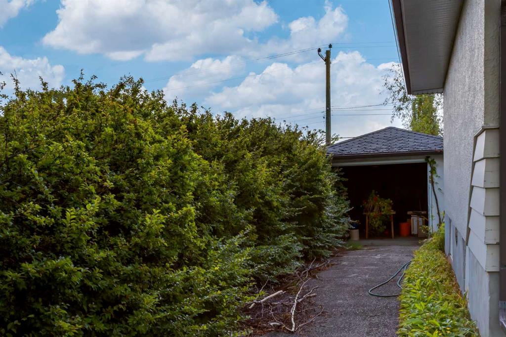 Third View of 112 Holly Street NW, Highwood, Calgary, Alberta, T2K 2C8