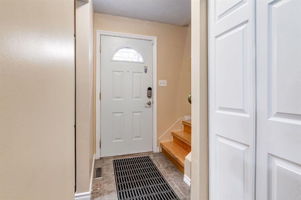 Third View of 7638 24 Street SE, Ogden, Calgary, Alberta, T2C 0Y8