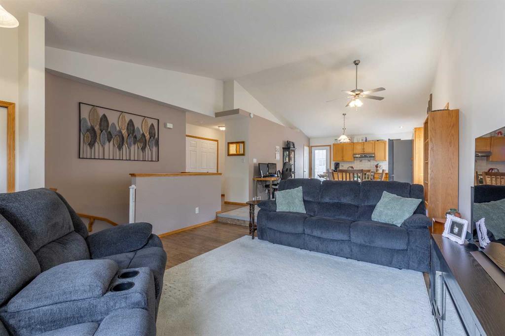 Fifth View of 389 Kodiak Boulevard N, Uplands, Lethbridge, Alberta, T1H 6T6