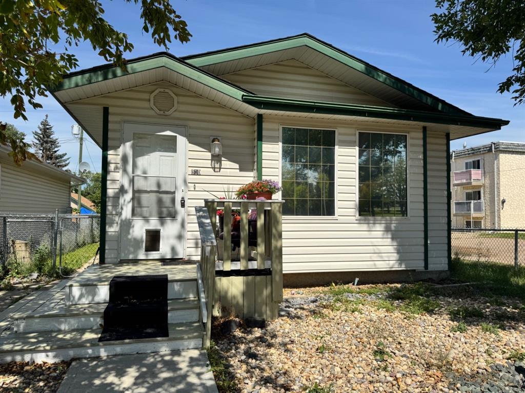 510 3 Avenue W, A2246378, Alberta,