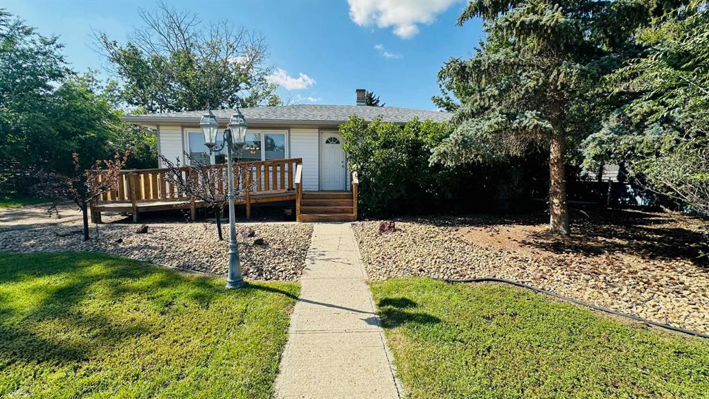 Third View of 411 11 Street E  , Riverview Park, Drumheller, Alberta, T0J 0Y5