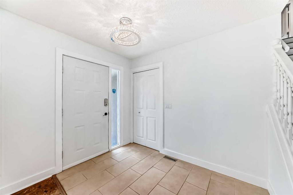 Fifth View of 523 Cantrell Drive SW, Canyon Meadows, Calgary, Alberta, T2W 2K9