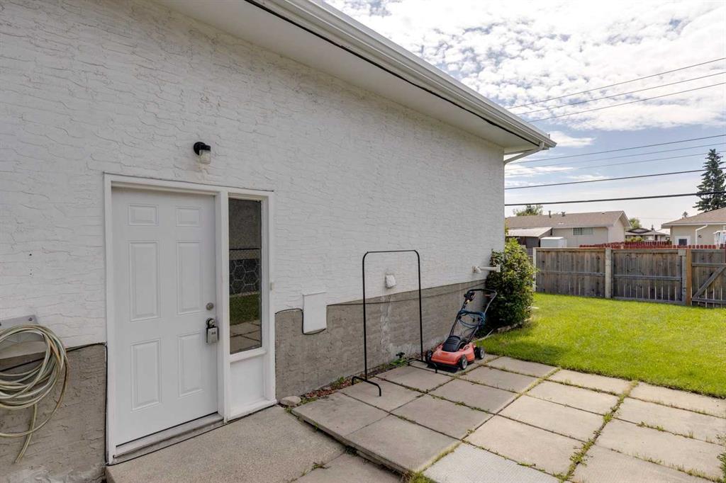 Third View of 117 72 Avenue NE, Huntington Hills, Calgary, Alberta, T2K 0N8
