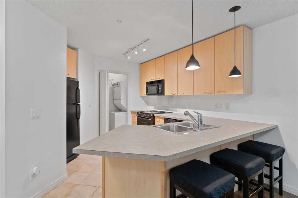 Third View of 143, 22 Richard Place SW, Lincoln Park, Calgary, Alberta, T3E 7N6