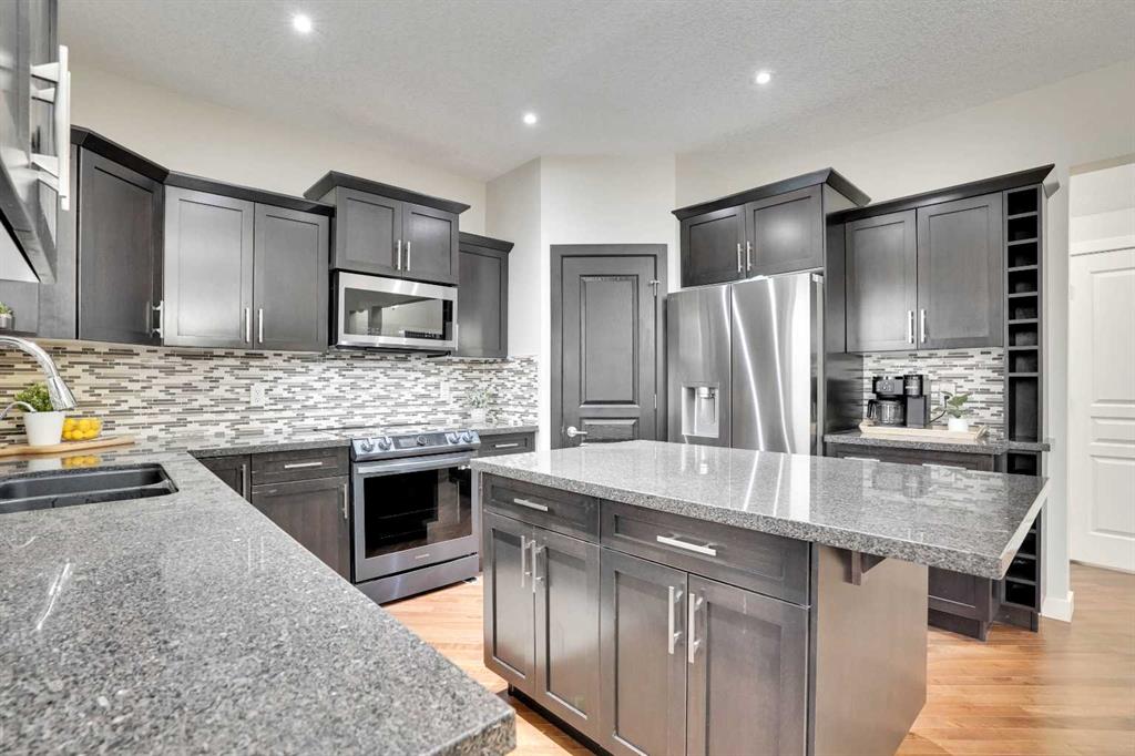 Fifth View of 142 Luxstone View SW, Luxstone, Airdrie, Alberta, T4B 0J9