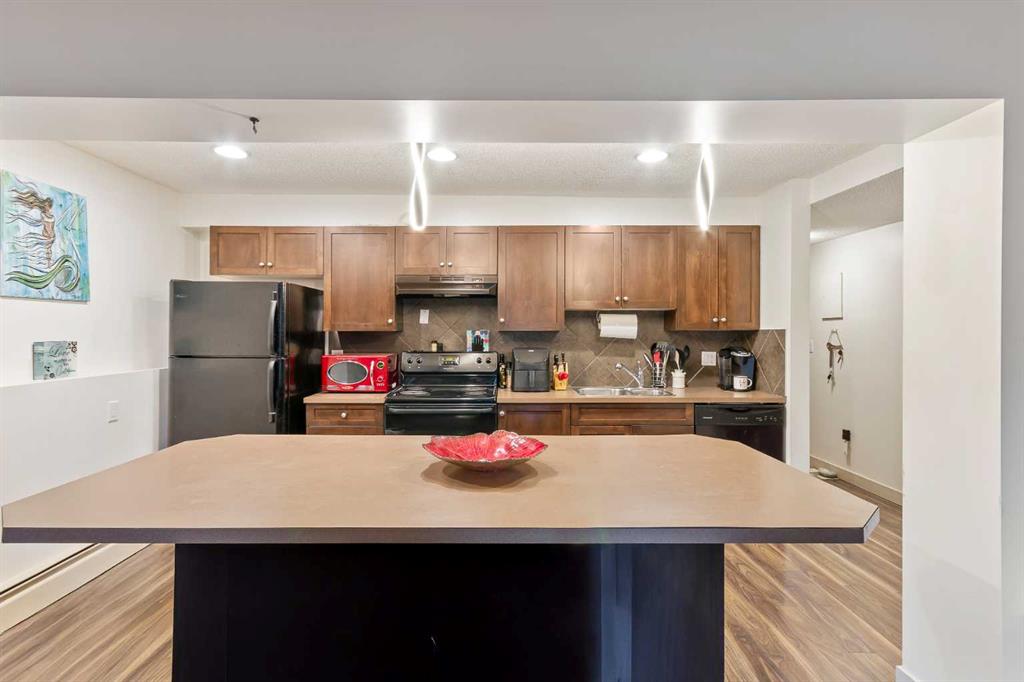 Fourth View of 103, 1836 12 Avenue SW, Sunalta, Calgary, Alberta, T3C 0Z9