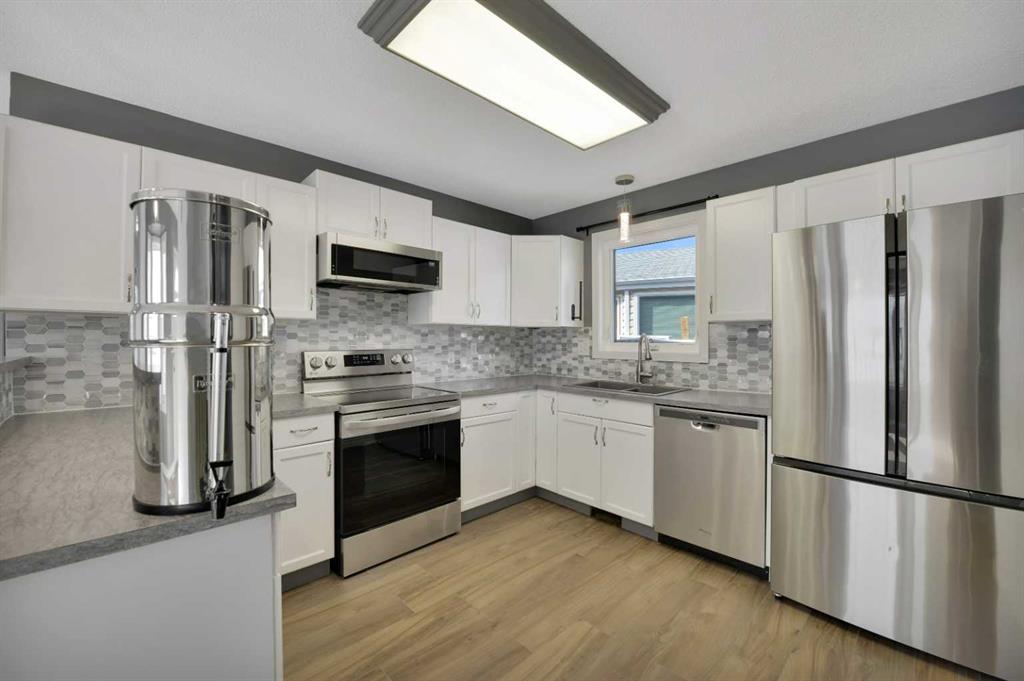 Fourth View of 39 Elliot Crescent , Eastview Estates, Red Deer, Alberta, T4R 2J7
